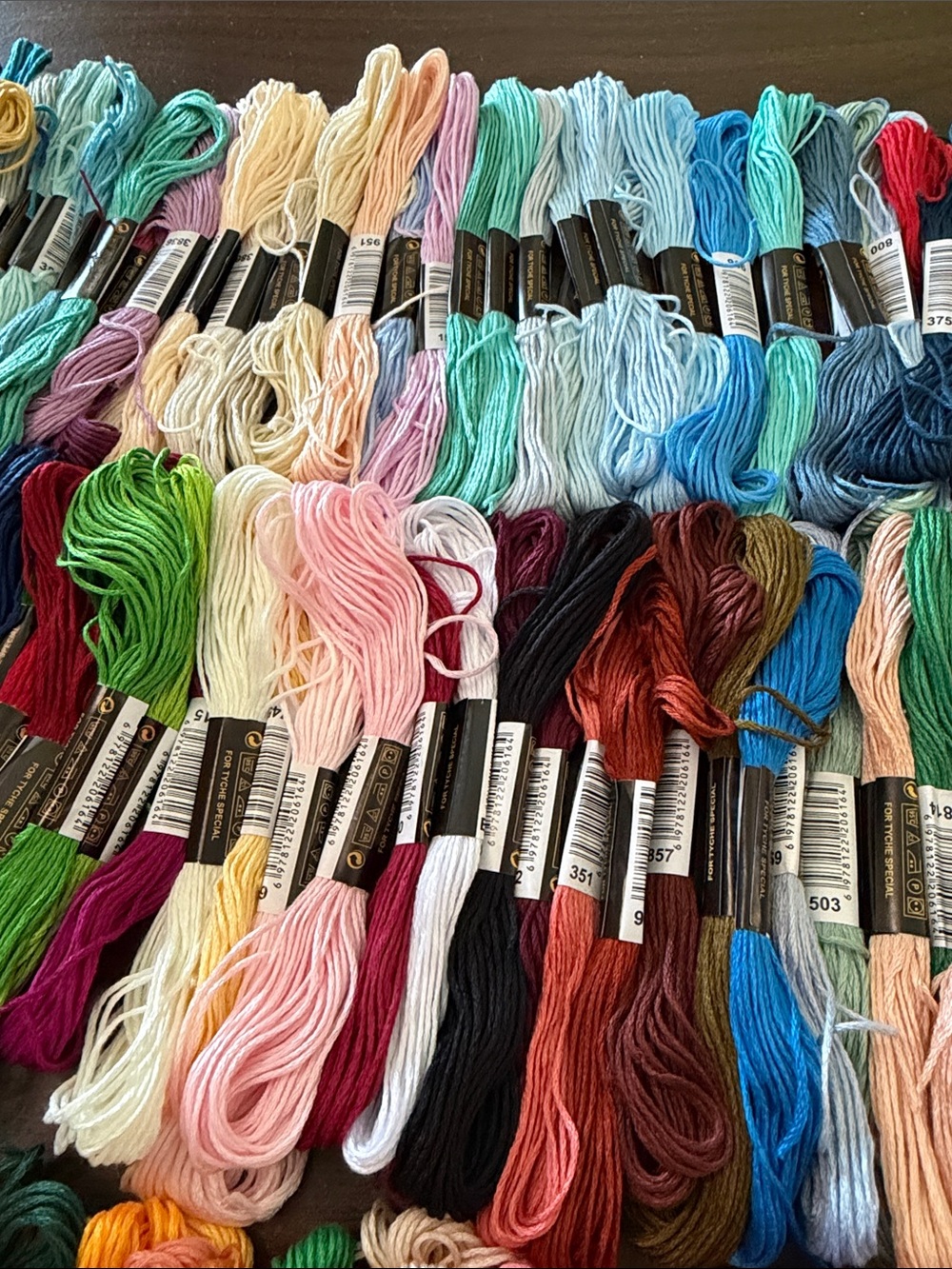 Huge 124 Piece Embroidery Floss Lot - Assorted Colors Craft Thread Skeins new - Picture 6 of 8